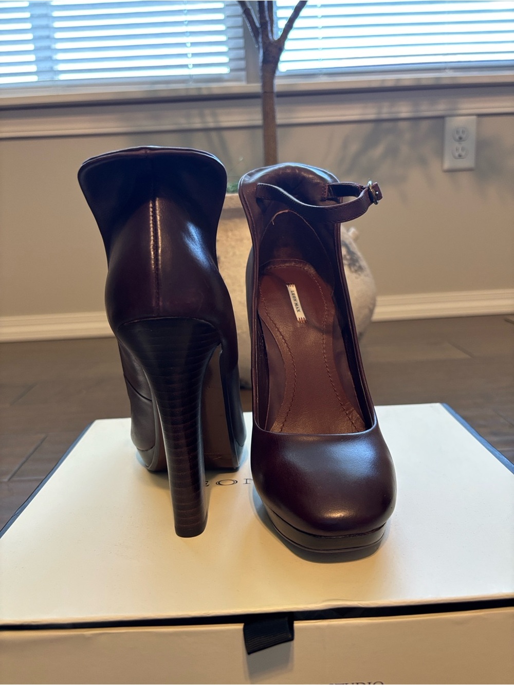 Leon Max Vertu Merlot Burnished Calf Leather Platform Ankle Strap Pumps Sz 7 NIB - Picture 2 of 8